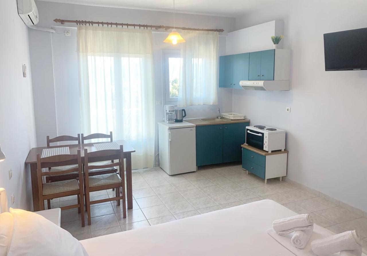 Ilias Apartments Фінікунда Екстер'єр фото
