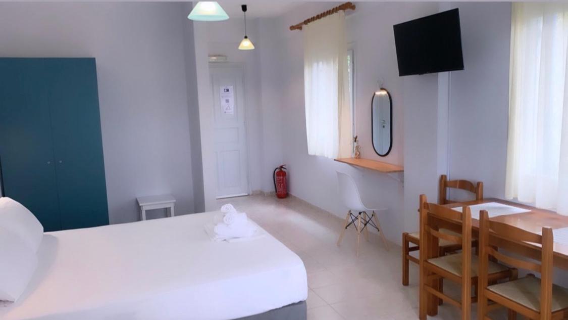 Ilias Apartments Фінікунда Екстер'єр фото
